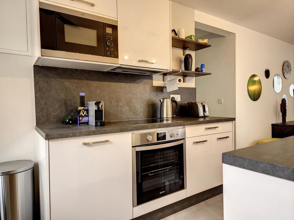 Sunkissed - Brand New Beach Apartment Located 50M From Beach Flic-en-Flacq Esterno foto