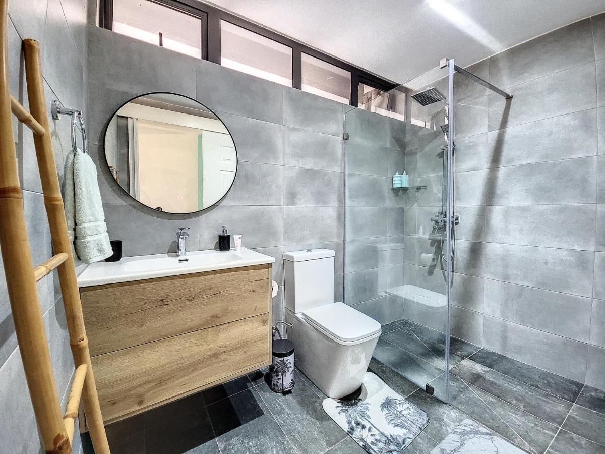 Sunkissed - Brand New Beach Apartment Located 50M From Beach Flic-en-Flacq Esterno foto