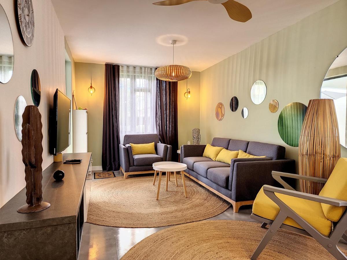 Sunkissed - Brand New Beach Apartment Located 50M From Beach Flic-en-Flacq Esterno foto