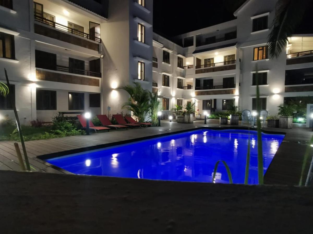 Sunkissed - Brand New Beach Apartment Located 50M From Beach Flic-en-Flacq Esterno foto